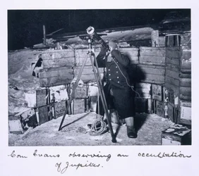 Kommandant Evans beobachtet eine Okkultation des Jupiter, aus 